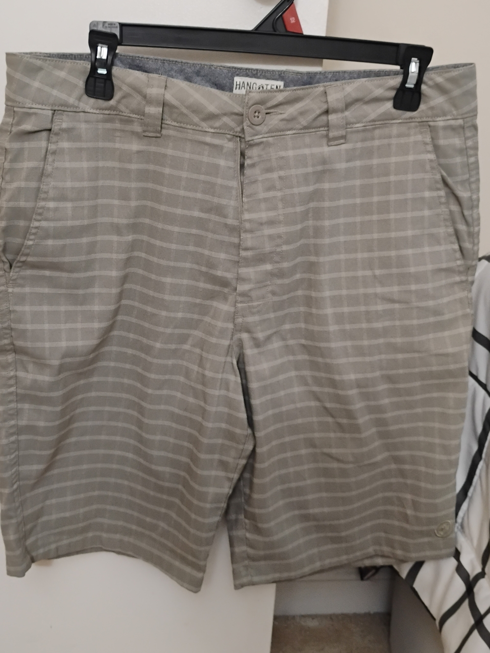 Hang Ten Men's Light Beige Plaid Flat Front Shorts